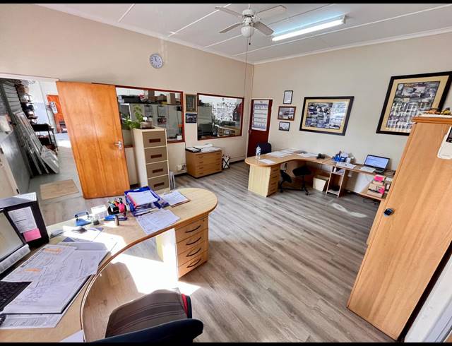 709M² OFFICE FOR SALE IN NORTH END